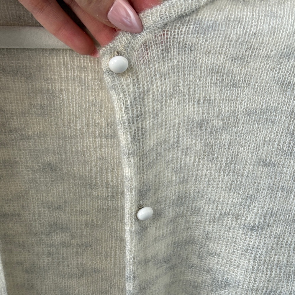 Like new lightweight Babaton cardigan - Picture 3 of 6